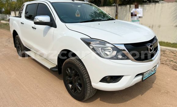 Comprar Usado Mazda BT-50 Branco Carro em Maputo em Maputo Comprar Usado Mazda BT-50 Branco Carro em Maputo em Maputo