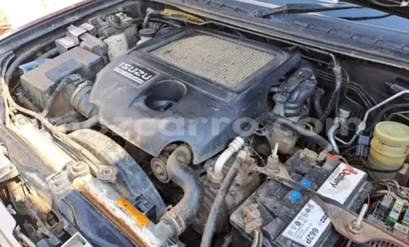 Nunua Ilio tumika Isuzu KB Nyeusi Gari ndani ya Maputo nchini Maputo Nunua Ilio tumika Isuzu KB Nyeusi Gari ndani ya Maputo nchini Maputo