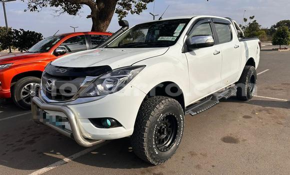Comprar Usado Mazda BT-50 Branco Carro em Maputo em Maputo