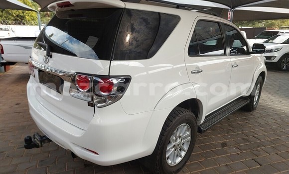 Comprar Usado Toyota Fortuner Branco Carro em Quissanga em Cabo Delgado Comprar Usado Toyota Fortuner Branco Carro em Quissanga em Cabo Delgado
