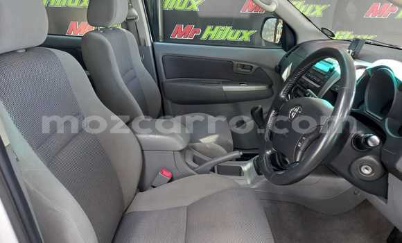 Comprar Usado Toyota Hilux Branco Carro em Lichinga em Niassa Comprar Usado Toyota Hilux Branco Carro em Lichinga em Niassa