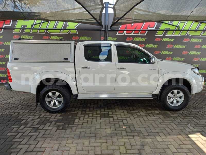 Big with watermark toyota hilux niassa lichinga 17770