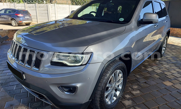 Nunua Ilio tumika Jeep Grand Cherokee Fedha Gari ndani ya Maputo nchini Maputo Nunua Ilio tumika Jeep Grand Cherokee Fedha Gari ndani ya Maputo nchini Maputo