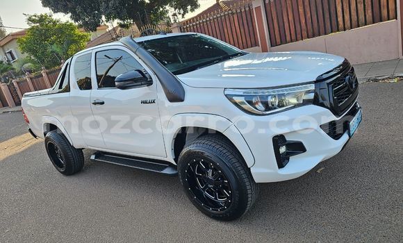 Comprar Usado Toyota Hiluxe Revo Branco Carro em Maputo em Maputo Comprar Usado Toyota Hiluxe Revo Branco Carro em Maputo em Maputo
