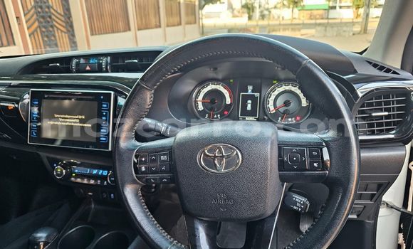Comprar Usado Toyota Hiluxe Revo Branco Carro em Maputo em Maputo Comprar Usado Toyota Hiluxe Revo Branco Carro em Maputo em Maputo