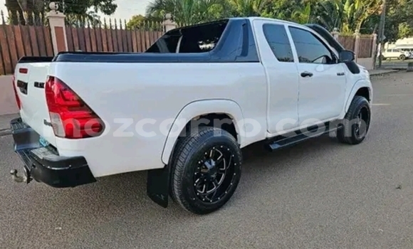 Nunua Ilio tumika Toyota Hilux Nyeupe Gari ndani ya Maputo nchini Maputo Nunua Ilio tumika Toyota Hilux Nyeupe Gari ndani ya Maputo nchini Maputo