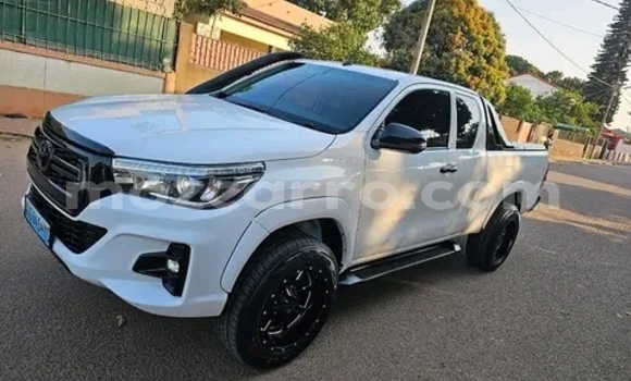 Nunua Ilio tumika Toyota Hilux Nyeupe Gari ndani ya Maputo nchini Maputo Nunua Ilio tumika Toyota Hilux Nyeupe Gari ndani ya Maputo nchini Maputo