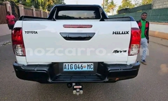 Nunua Ilio tumika Toyota Hilux Nyeupe Gari ndani ya Maputo nchini Maputo Nunua Ilio tumika Toyota Hilux Nyeupe Gari ndani ya Maputo nchini Maputo