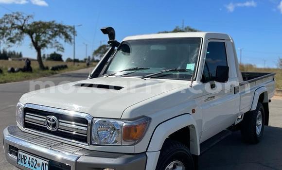 Nunua Ilio tumika Toyota Land Cruiser Nyeupe Gari ndani ya Maputo nchini Maputo