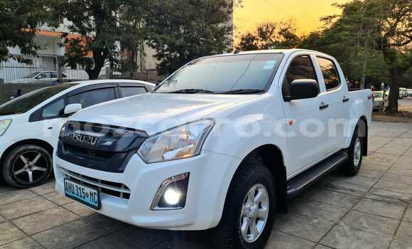 Buy Used Isuzu D-MAX White Car in Maputo in Maputo