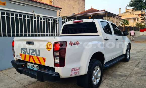 Buy Used Isuzu D-MAX White Car in Maputo in Maputo