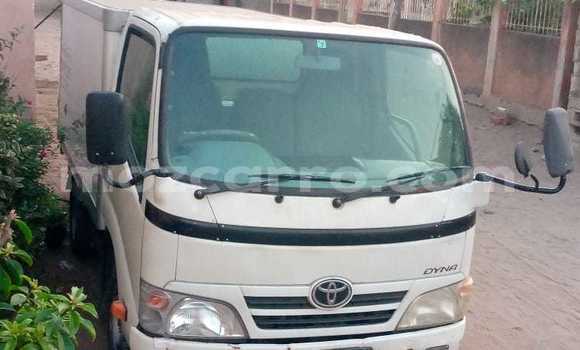 Nunua Ilio tumika Toyota Dyna Nyeupe Gari ndani ya Maputo nchini Maputo Nunua Ilio tumika Toyota Dyna Nyeupe Gari ndani ya Maputo nchini Maputo