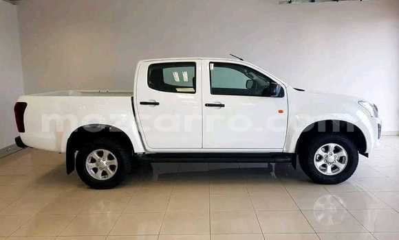 Buy Used Isuzu D-MAX White Car in Maputo in Maputo Buy Used Isuzu D-MAX White Car in Maputo in Maputo
