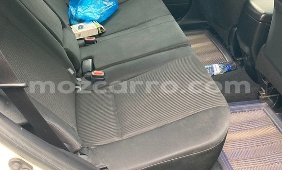 Nunua Ilio tumika Toyota RAV4 Nyeupe Gari ndani ya Maputo nchini Maputo Nunua Ilio tumika Toyota RAV4 Nyeupe Gari ndani ya Maputo nchini Maputo