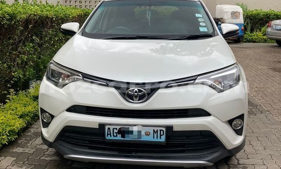 Nunua Ilio tumika Toyota RAV4 Nyeupe Gari ndani ya Maputo nchini Maputo Nunua Ilio tumika Toyota RAV4 Nyeupe Gari ndani ya Maputo nchini Maputo