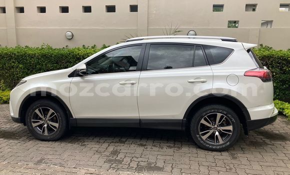 Nunua Ilio tumika Toyota RAV4 Nyeupe Gari ndani ya Maputo nchini Maputo Nunua Ilio tumika Toyota RAV4 Nyeupe Gari ndani ya Maputo nchini Maputo