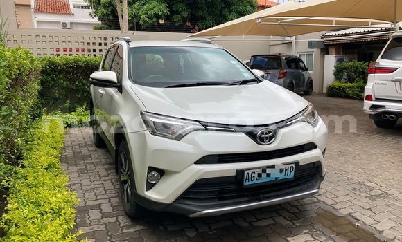 Nunua Ilio tumika Toyota RAV4 Nyeupe Gari ndani ya Maputo nchini Maputo Nunua Ilio tumika Toyota RAV4 Nyeupe Gari ndani ya Maputo nchini Maputo