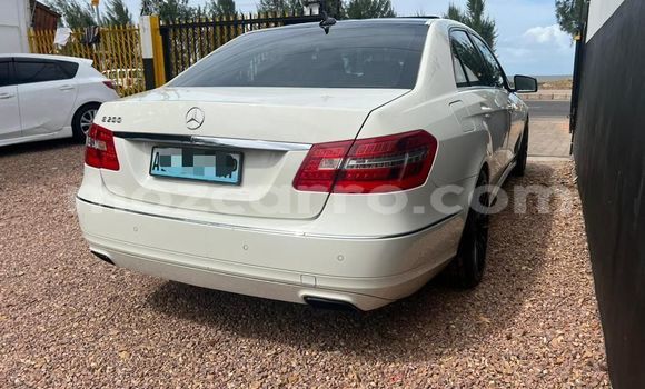 Nunua Ilio tumika Mercedes‒Benz E-Class Nyeupe Gari ndani ya Maputo nchini Maputo Nunua Ilio tumika Mercedes‒Benz E-Class Nyeupe Gari ndani ya Maputo nchini Maputo
