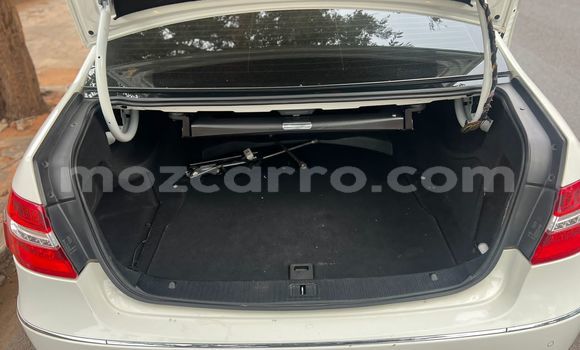 Nunua Ilio tumika Mercedes‒Benz E-Class Nyeupe Gari ndani ya Maputo nchini Maputo Nunua Ilio tumika Mercedes‒Benz E-Class Nyeupe Gari ndani ya Maputo nchini Maputo