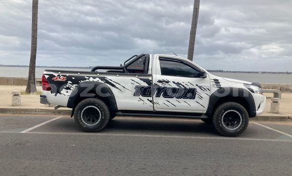 Comprar Usado Toyota Hiluxe Revo Branco Carro em Maputo em Maputo Comprar Usado Toyota Hiluxe Revo Branco Carro em Maputo em Maputo
