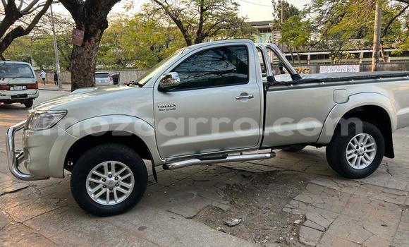Nunua Ilio tumika Toyota Hilux Brown Gari ndani ya Maputo nchini Maputo Nunua Ilio tumika Toyota Hilux Brown Gari ndani ya Maputo nchini Maputo