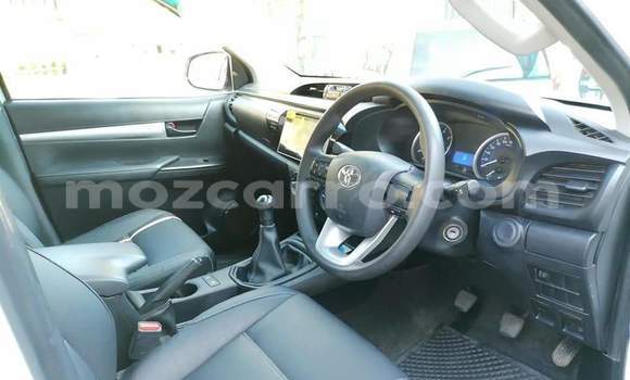 Comprar Usado Toyota Hilux Branco Carro em Maputo em Maputo Comprar Usado Toyota Hilux Branco Carro em Maputo em Maputo