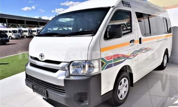 Nunua Ilio tumika Toyota Hiace Nyeupe Gari ndani ya Maputo nchini Maputo Nunua Ilio tumika Toyota Hiace Nyeupe Gari ndani ya Maputo nchini Maputo
