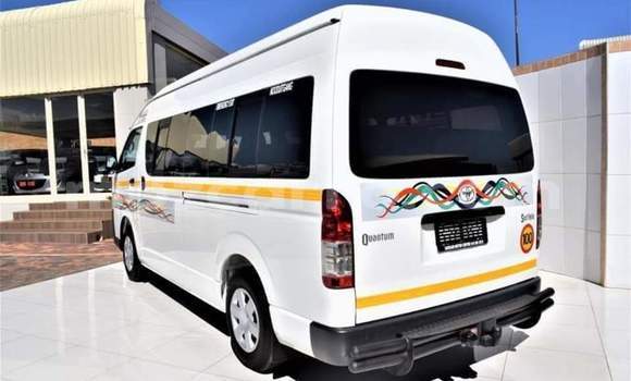 Nunua Ilio tumika Toyota Hiace Nyeupe Gari ndani ya Maputo nchini Maputo Nunua Ilio tumika Toyota Hiace Nyeupe Gari ndani ya Maputo nchini Maputo