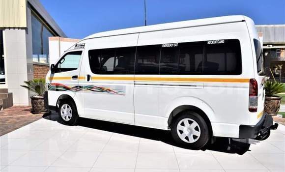 Nunua Ilio tumika Toyota Hiace Nyeupe Gari ndani ya Maputo nchini Maputo Nunua Ilio tumika Toyota Hiace Nyeupe Gari ndani ya Maputo nchini Maputo