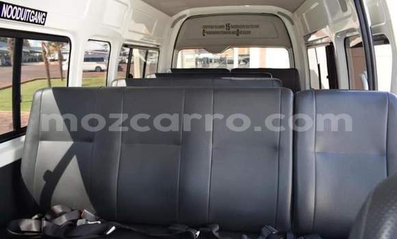 Nunua Ilio tumika Toyota Hiace Nyeupe Gari ndani ya Maputo nchini Maputo Nunua Ilio tumika Toyota Hiace Nyeupe Gari ndani ya Maputo nchini Maputo