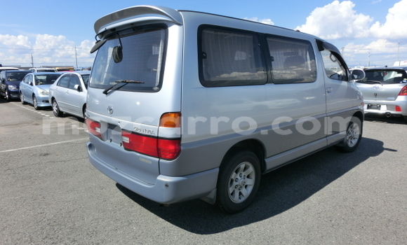 Nunua Ilio tumika Toyota Granvia Fedha Gari ndani ya Maputo nchini Maputo