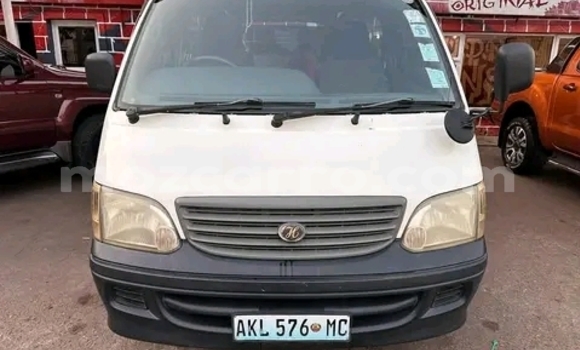 Nunua Ilio tumika Toyota Hiace Nyeupe Gari ndani ya Maputo nchini Maputo Nunua Ilio tumika Toyota Hiace Nyeupe Gari ndani ya Maputo nchini Maputo