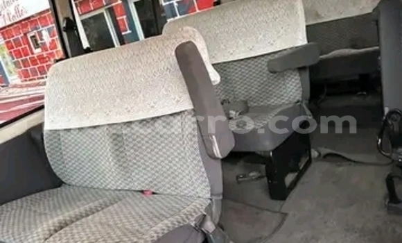 Nunua Ilio tumika Toyota Hiace Nyeupe Gari ndani ya Maputo nchini Maputo Nunua Ilio tumika Toyota Hiace Nyeupe Gari ndani ya Maputo nchini Maputo