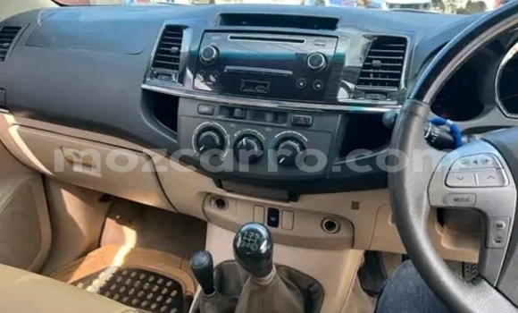 Nunua Ilio tumika Toyota Hilux Bluu Gari ndani ya Maputo nchini Maputo Nunua Ilio tumika Toyota Hilux Bluu Gari ndani ya Maputo nchini Maputo
