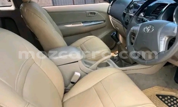 Nunua Ilio tumika Toyota Hilux Bluu Gari ndani ya Maputo nchini Maputo Nunua Ilio tumika Toyota Hilux Bluu Gari ndani ya Maputo nchini Maputo