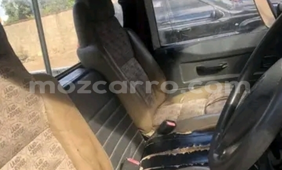 Nunua Ilio tumika Land Rover Defender Kijani Gari ndani ya Maputo nchini Maputo Nunua Ilio tumika Land Rover Defender Kijani Gari ndani ya Maputo nchini Maputo