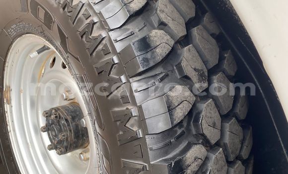 Buy Used Toyota Land Cruiser White Car in Maputo in Maputo Buy Used Toyota Land Cruiser White Car in Maputo in Maputo