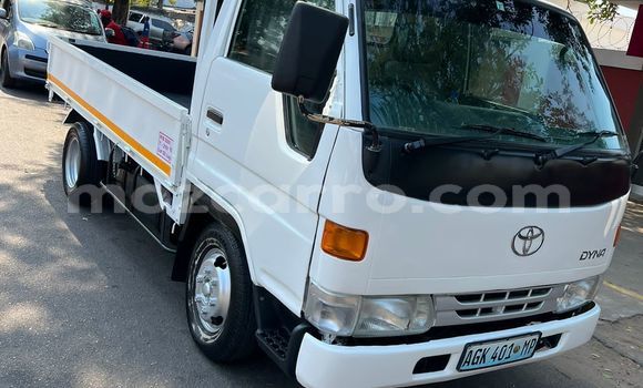Comprar Usado Toyota Hiace Branco Carro em Maputo em Maputo