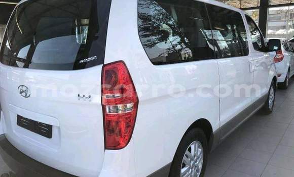 Comprar Usado Hyundai H1 Branco Carro em Maputo em Maputo Comprar Usado Hyundai H1 Branco Carro em Maputo em Maputo