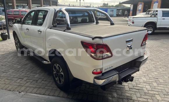 Comprar Usado Mazda BT-50 Branco Carro em Maputo em Maputo Comprar Usado Mazda BT-50 Branco Carro em Maputo em Maputo