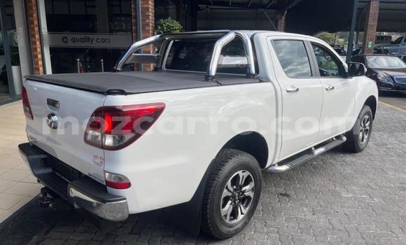 Comprar Usado Mazda BT-50 Branco Carro em Maputo em Maputo Comprar Usado Mazda BT-50 Branco Carro em Maputo em Maputo