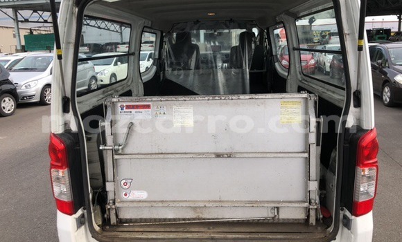 Comprar Usado Nissan Caravan Branco Carro em Maputo em Maputo Comprar Usado Nissan Caravan Branco Carro em Maputo em Maputo