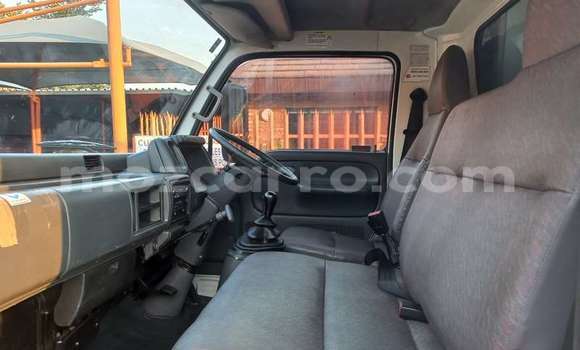 Comprar Usado Nissan UD Branco Caminhão em Maputo em Maputo Comprar Usado Nissan UD Branco Caminhão em Maputo em Maputo