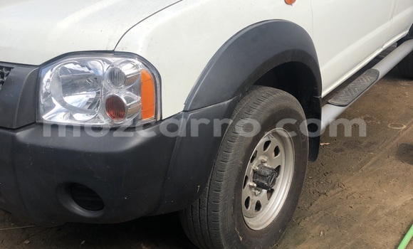 Comprar Usado Nissan NP 300 Branco Carro em Maputo em Maputo