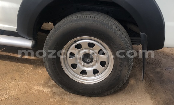 Comprar Usado Nissan NP 300 Branco Carro em Maputo em Maputo Comprar Usado Nissan NP 300 Branco Carro em Maputo em Maputo