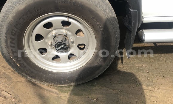 Comprar Usado Nissan NP 300 Branco Carro em Maputo em Maputo Comprar Usado Nissan NP 300 Branco Carro em Maputo em Maputo