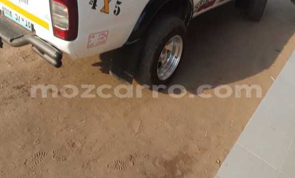 Nunua Ilio tumika Nissan Hardbody Nyeupe Gari ndani ya Maputo nchini Maputo Nunua Ilio tumika Nissan Hardbody Nyeupe Gari ndani ya Maputo nchini Maputo