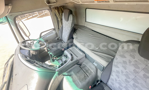 Comprar Usado Nissan UD Branco Caminhão em Maputo em Maputo Comprar Usado Nissan UD Branco Caminhão em Maputo em Maputo