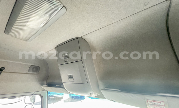 Comprar Usado Nissan UD Branco Caminhão em Maputo em Maputo Comprar Usado Nissan UD Branco Caminhão em Maputo em Maputo