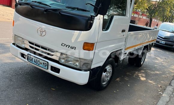 Nunua Ilio tumika Toyota Dyna Nyeupe Gari ndani ya Maputo nchini Maputo Nunua Ilio tumika Toyota Dyna Nyeupe Gari ndani ya Maputo nchini Maputo